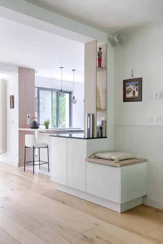 Cuisine SOFT LACK Blanc - Plans de travail SILESTONE - Et. Noir -  Snack STRATIFIE Chêne Noueux Nature 3